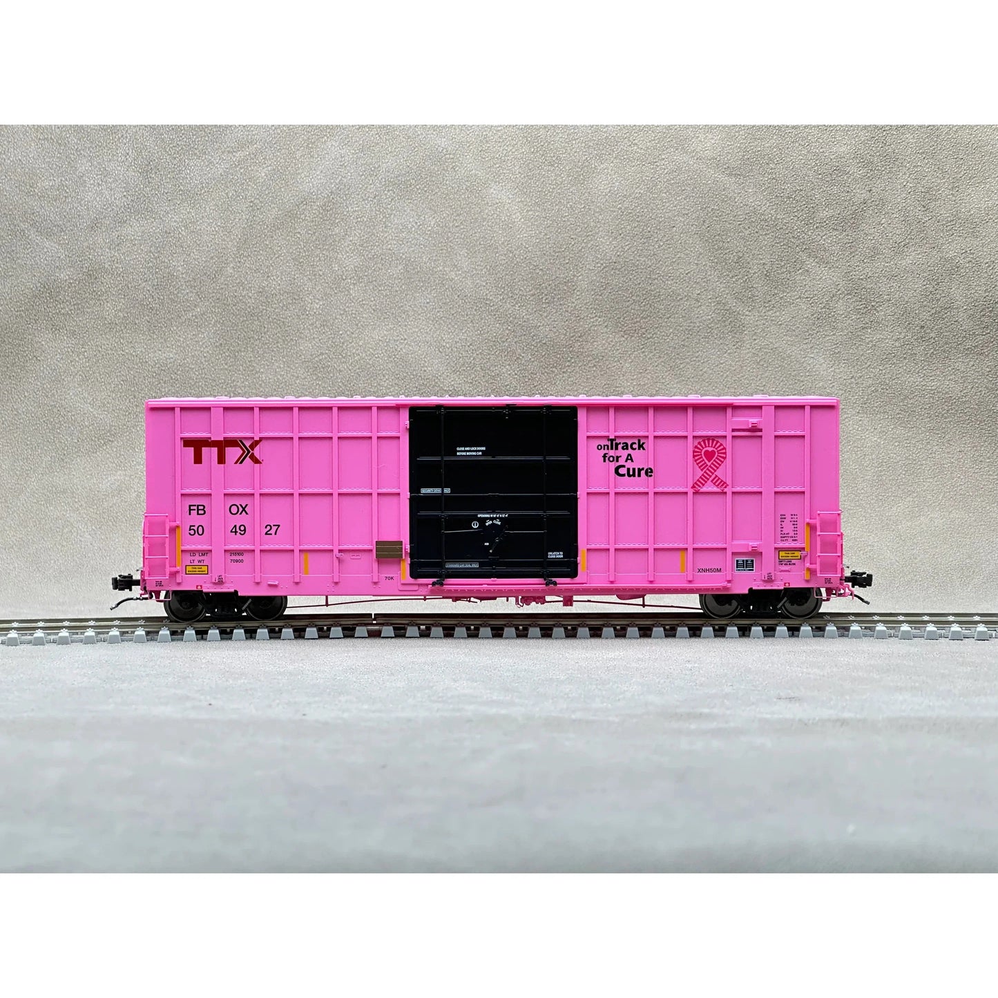Aurora Miniatures HO Scale TTX On Track For a Cure Greenbrier 6276 CF 50' Plate F Boxcar - FBOX 504927