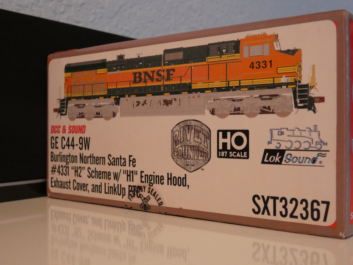 ScaleTrains Rivet Counter HO Scale GE DASH 9-44CW, BNSF/Hertitage I & II DCC/Sound