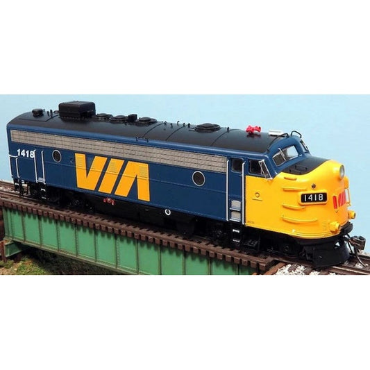 Rapido HO Scale VIA Rail (Early) FP7 Locomotive #1418 - 222547