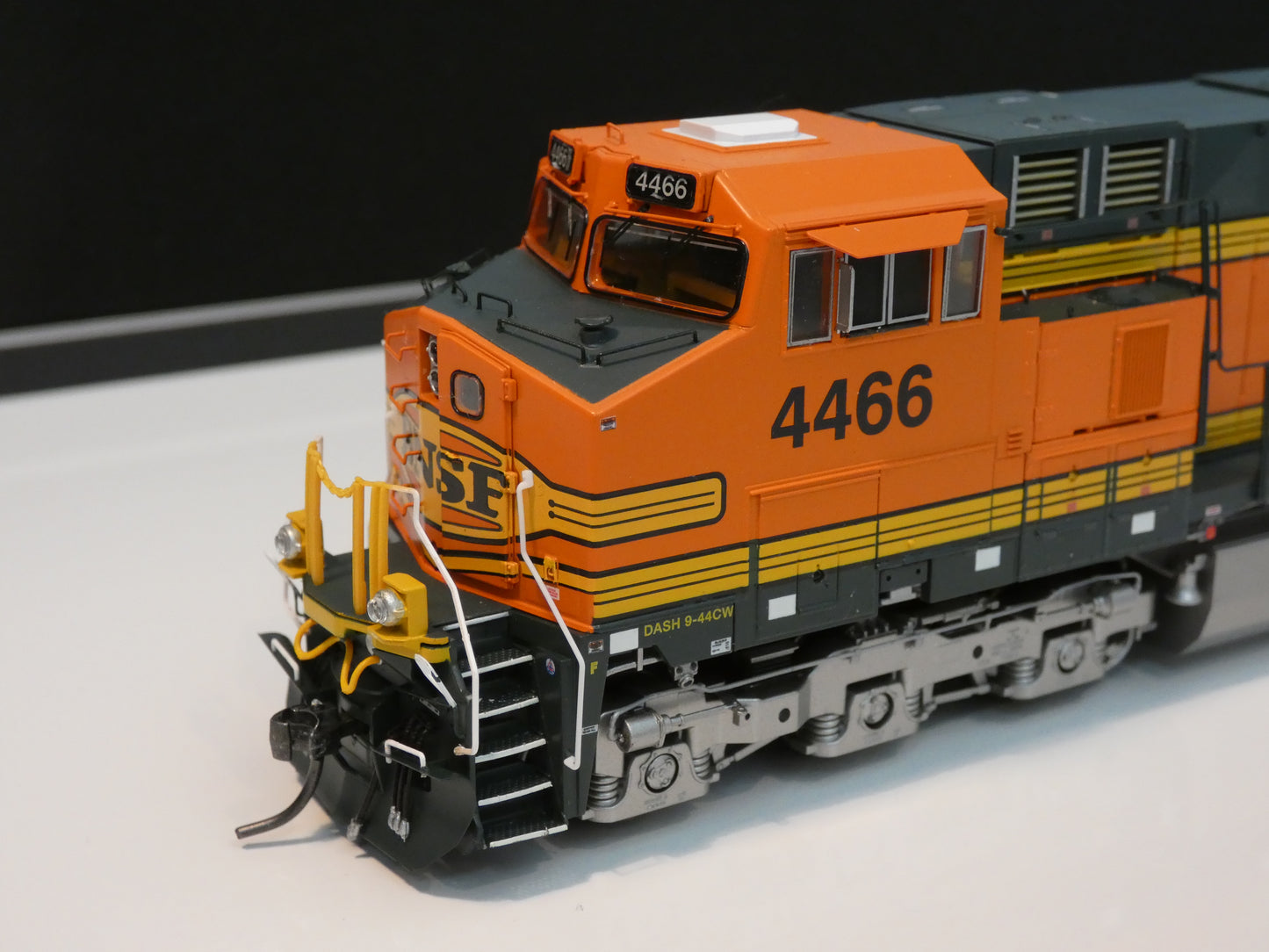 ScaleTrains Rivet Counter HO Scale GE DASH 9-44CW, BNSF/Heritage II #4466 DCC/Sound